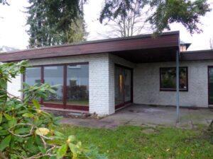 Bungalow mit Blick vom Garten
