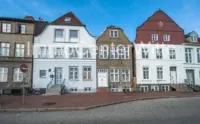 Häuserfront am Hafen
