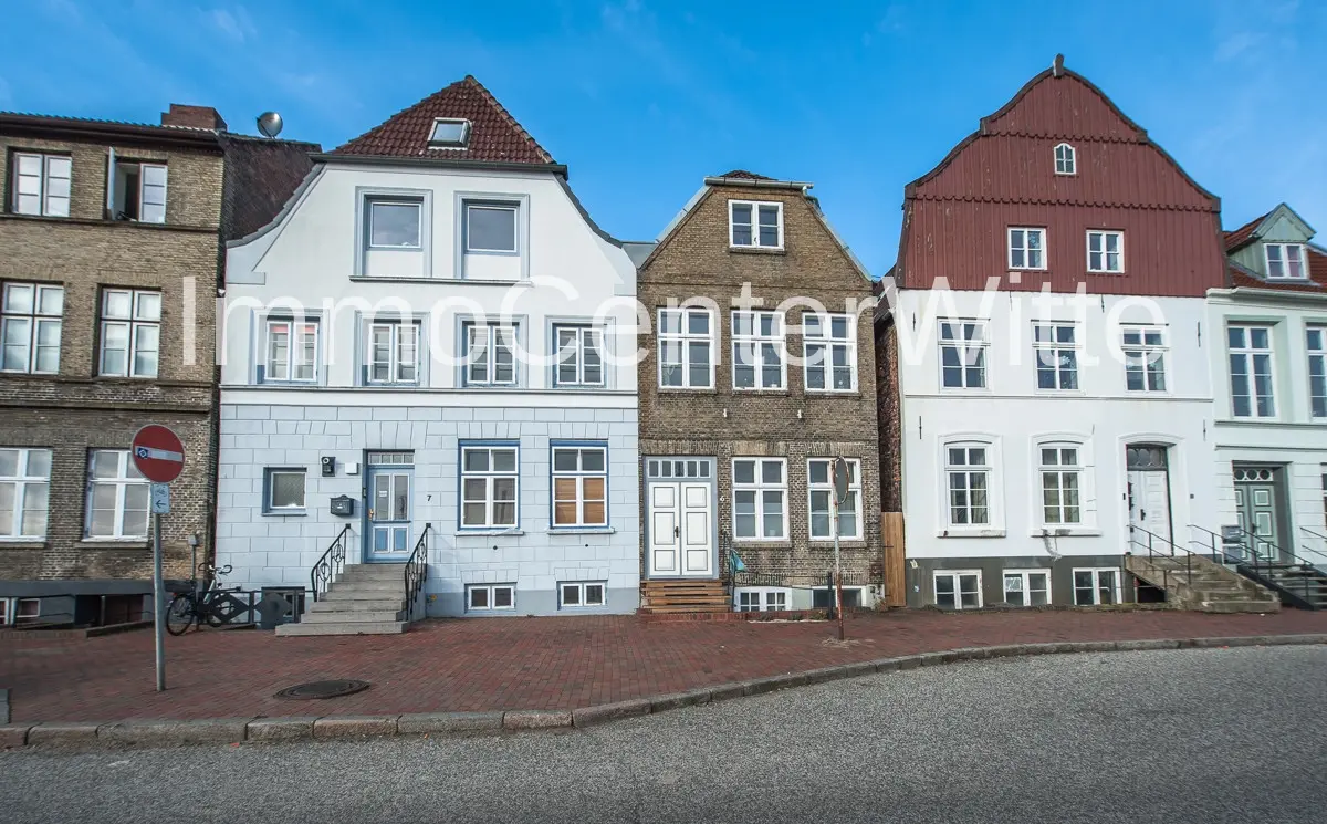 Häuserfront am Hafen