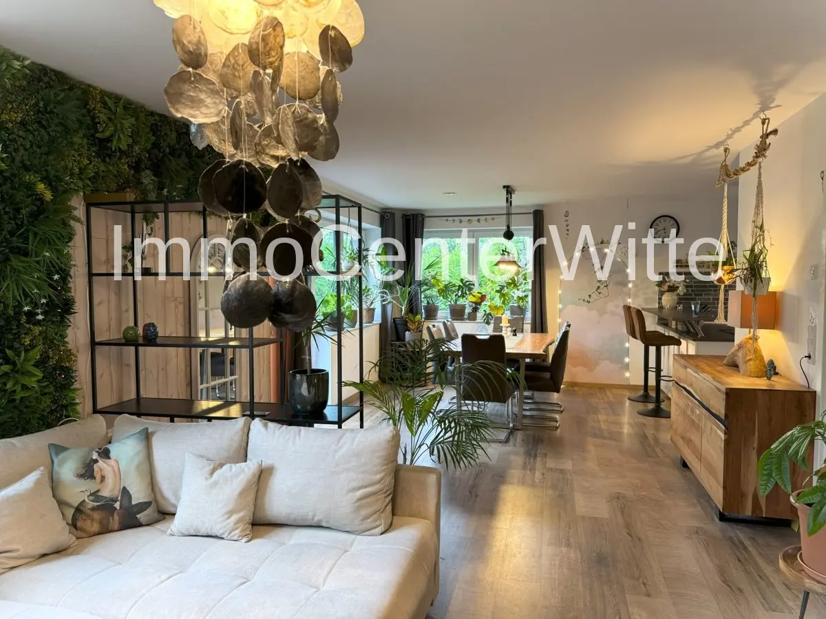 Im großzügigen Wohnzimmer