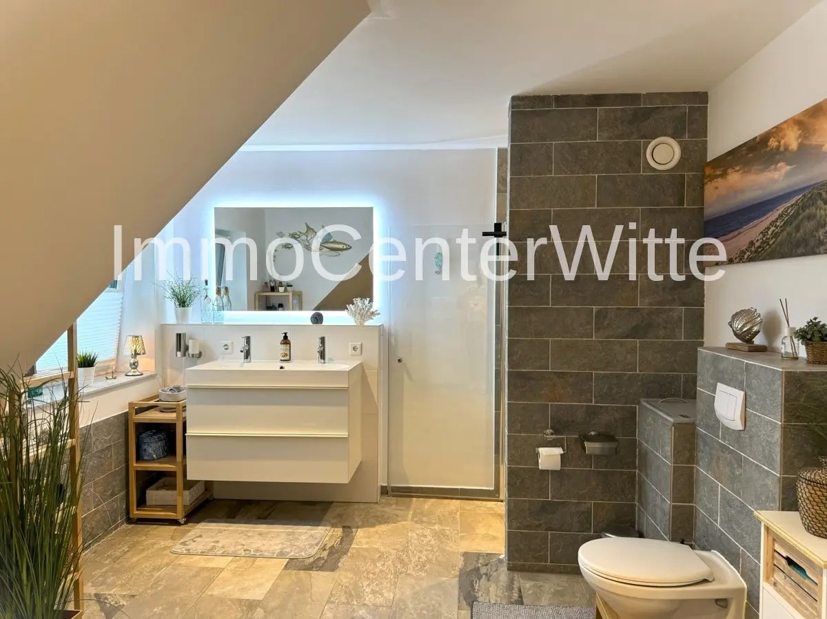 Großzügiges Badezimmer