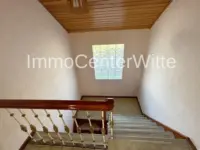 Im Treppenhaus oben