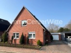 Front zur Straßenseite - Viel Raum für Ihr Familienleben – Einfamilienhaus mit Wintergarten und Garage in 25348 Glückstadt