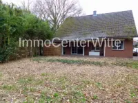 Einfamilienhaus mit großem Grundstück