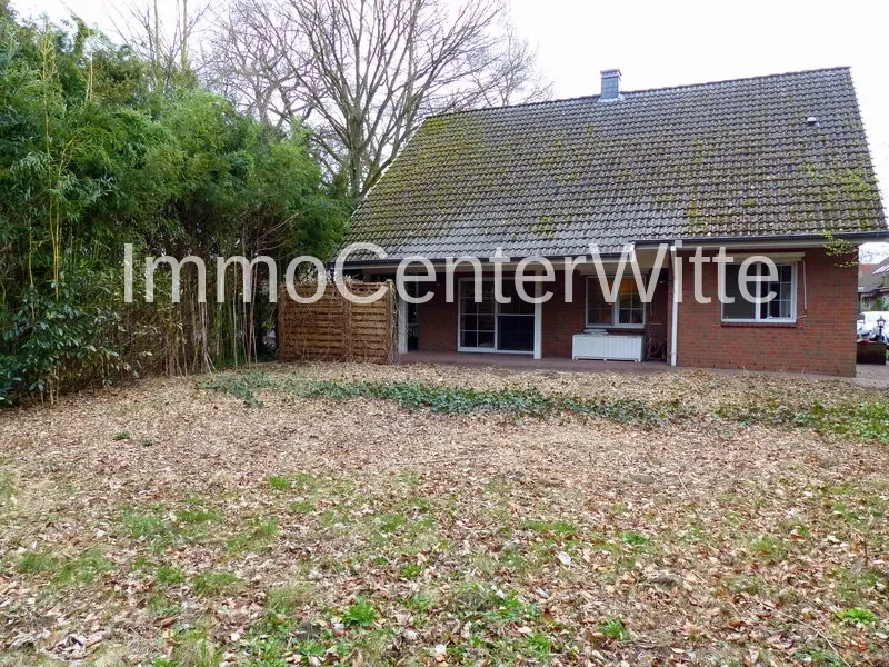 Einfamilienhaus mit großem Grundstück