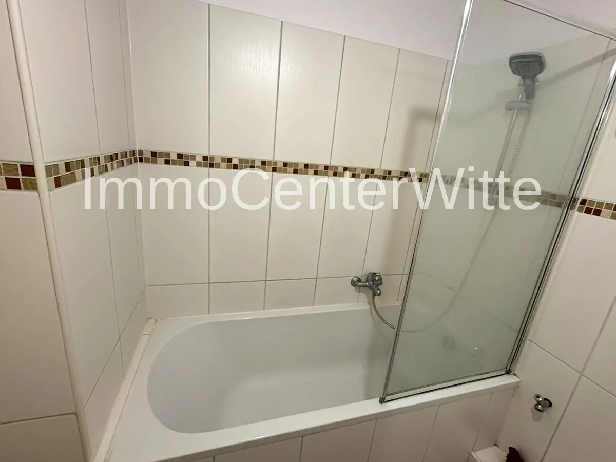 Mit Badewanne