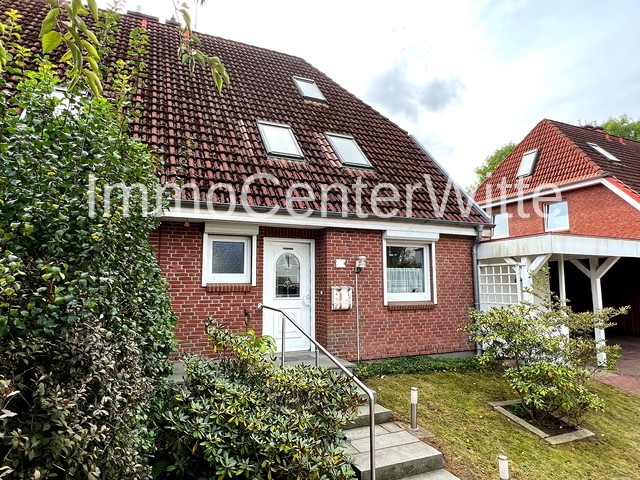 Vorderansicht und Carport