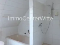Bade mit Wanne und Dusche