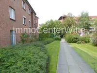 Vor dem Haus