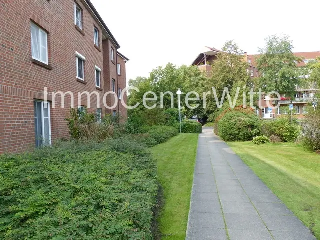 Vor dem Haus