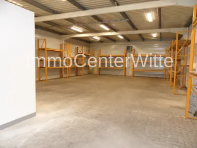 Gepflegte Gewerbehalle mit 2 Büroräumen sofort zu mieten – Pinneberg Industriestraße, 25421 Pinneberg, Industriehalle