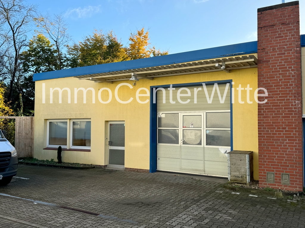 Lagerhalle mit Büro