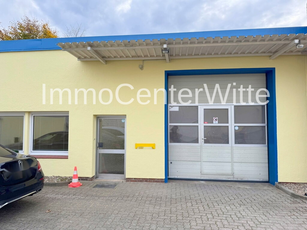 Zufahrt Halle und Zugang Büro