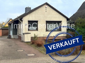 Einfamilienhaus in 30er-Zone mit Vollkeller, 2 Garagen und provisionsfrei für Käufer!, 25421 Pinneberg, Einfamilienhaus