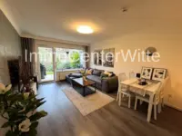 Wohnzimmer mit Blick zur Terrasse