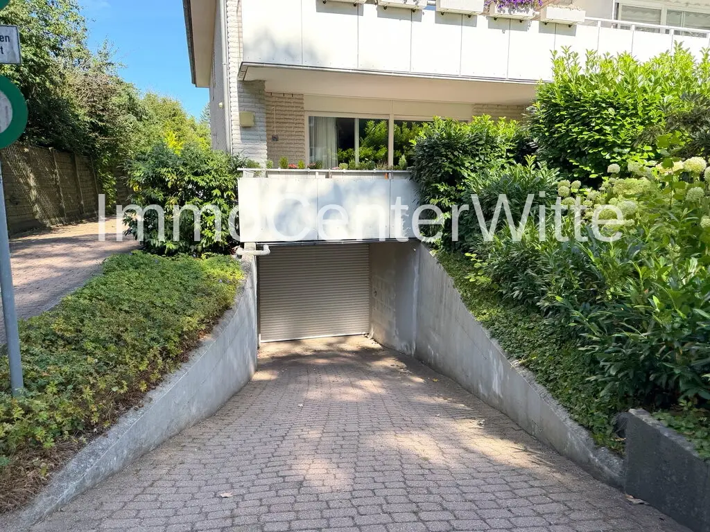 Einfahrt Garage