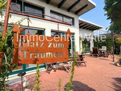 Stilvoll auf einer Ebene – besonderes Einfamilienhaus in Pinneberg-Süd, 25421 Pinneberg, Einfamilienhaus