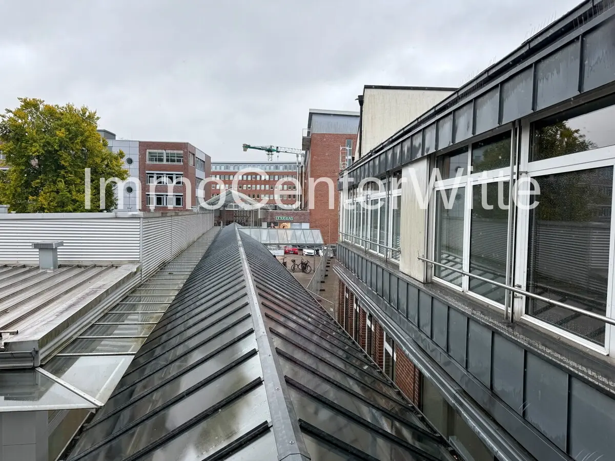 Mit Ausblick in die Stadt