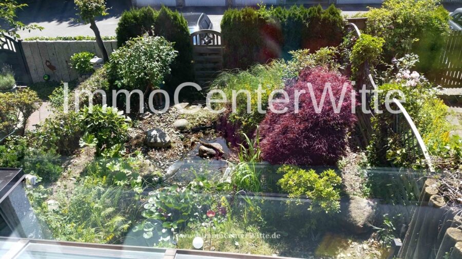 Gartenblick im Sommer