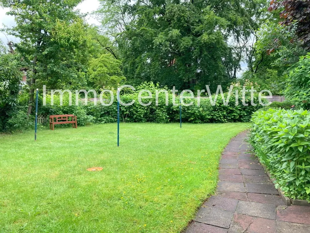 Gepflegtes Gartengrundstück