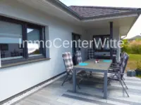 Teilweise überdachte Terrasse